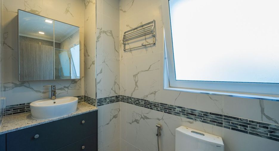 For sale 5 bedrooms house in Bang Lamung, Chonburi