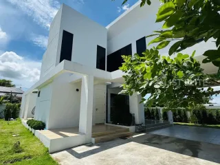 À louer 4 chambres maison à Bang Lamung, Chonburi