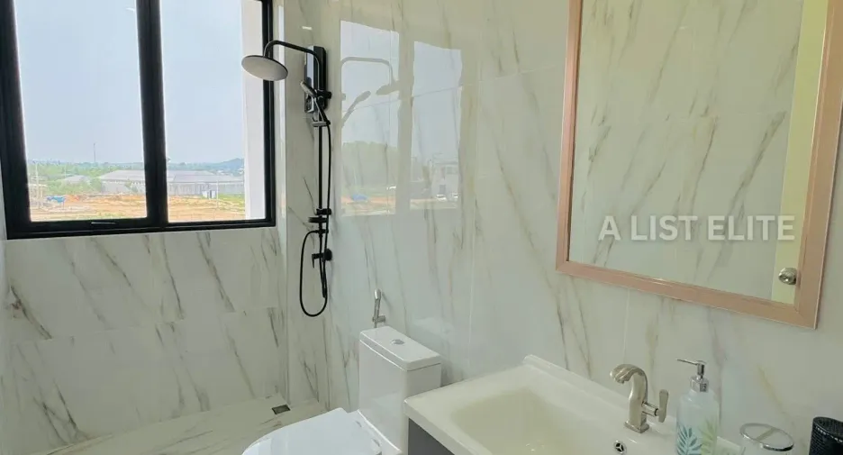 Haus zur Miete mit 4 Zimmer in Bang Lamung, Chonburi