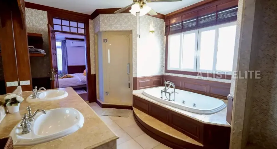 For rent 5 bedrooms house in Bang Lamung, Chonburi