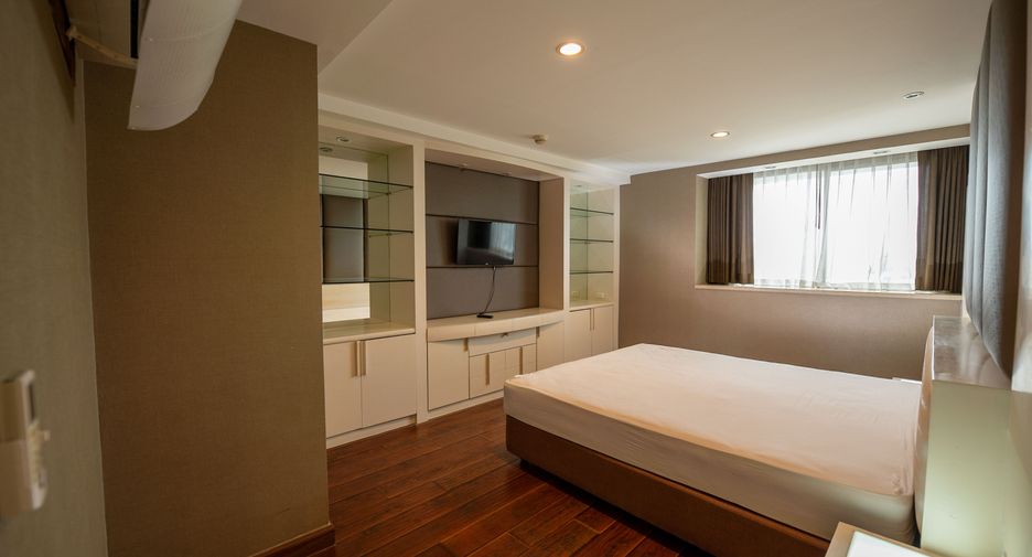 For sale 3 bedrooms condo in Khlong Toei, Bangkok