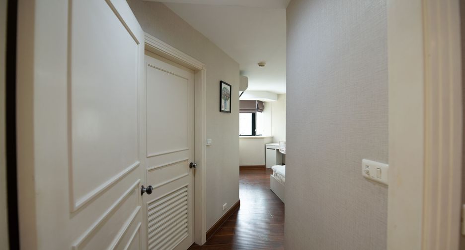 For sale 3 bedrooms condo in Khlong Toei, Bangkok