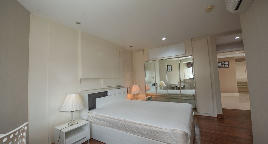For sale 3 bedrooms condo in Khlong Toei, Bangkok