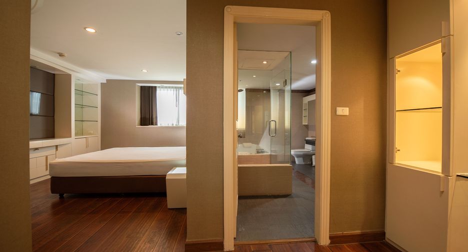 For sale 3 bedrooms condo in Khlong Toei, Bangkok
