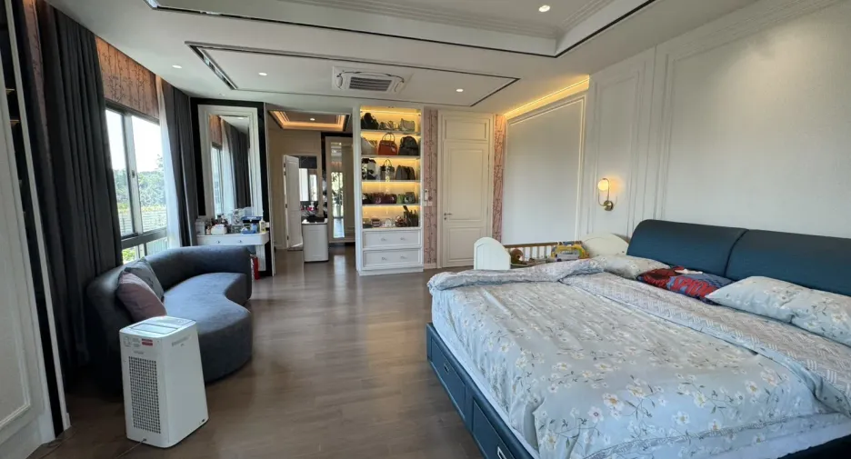 Casa en venta de 4 habitaciones en Lat Krabang, Bangkok