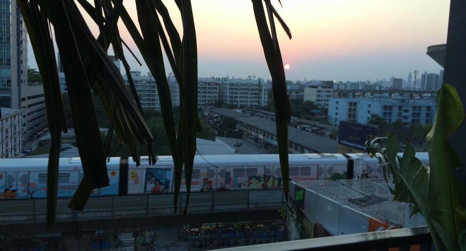 Condo en venta de 2 habitaciones en Phra Khanong, Bangkok