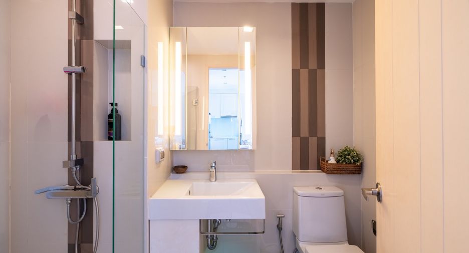 Condo en venta de 2 habitaciones en Phra Khanong, Bangkok
