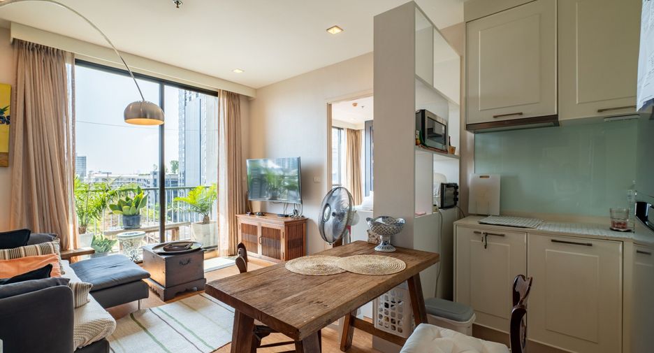 Condo en venta de 2 habitaciones en Phra Khanong, Bangkok