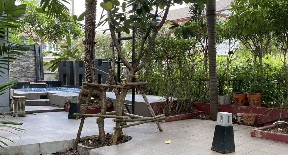 For sale 3 bedrooms house in Bang Kapi, Bangkok