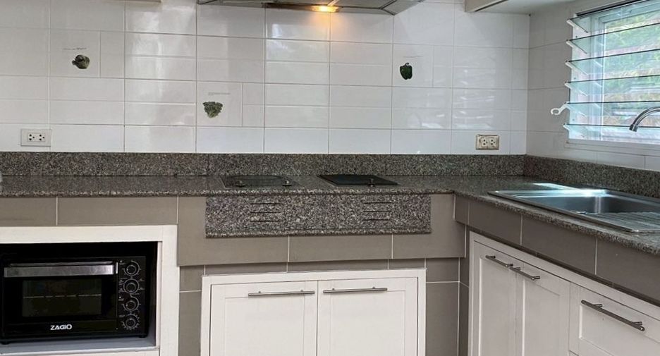 For sale 3 bedrooms house in Bang Kapi, Bangkok