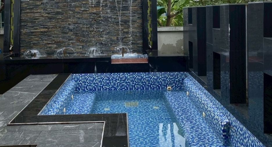 For sale 3 bedrooms house in Bang Kapi, Bangkok