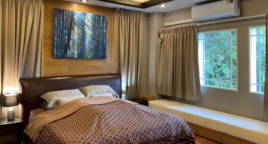 For sale 3 bedrooms house in Bang Kapi, Bangkok
