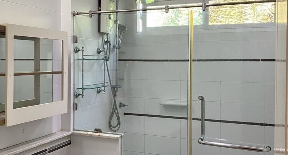 For sale 3 bedrooms house in Bang Kapi, Bangkok