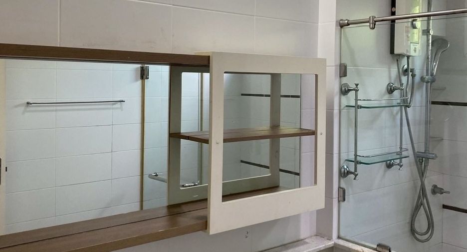 For sale 3 bedrooms house in Bang Kapi, Bangkok
