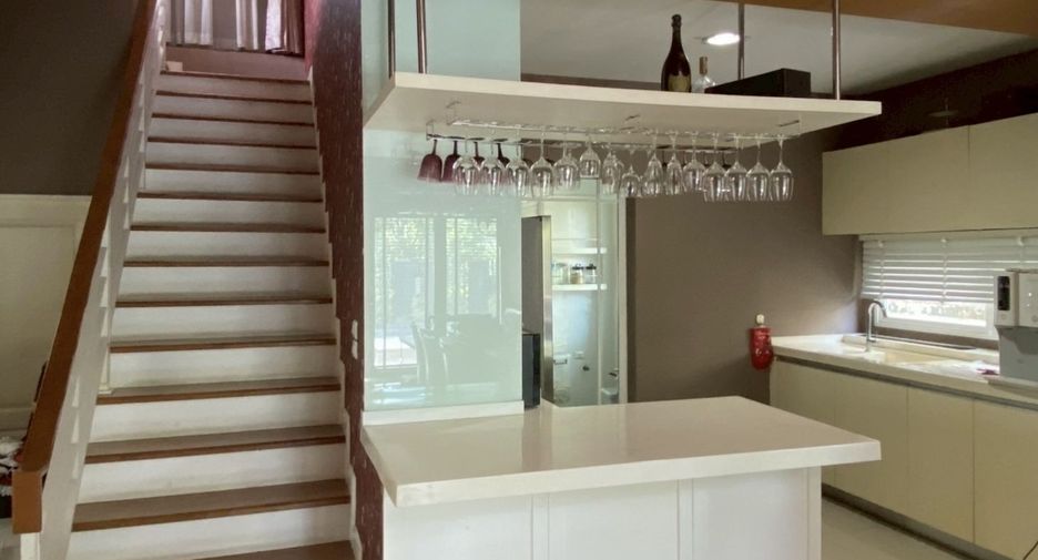 For sale 3 bedrooms house in Bang Kapi, Bangkok