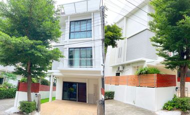 Reihenhaus zum Kauf und zur Miete mit 3 Zimmer in Suan Luang, Bangkok