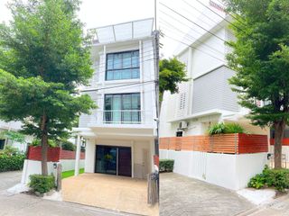 Casa adosada en venta y en alquiler de 3 habitaciones en Suan Luang, Bangkok