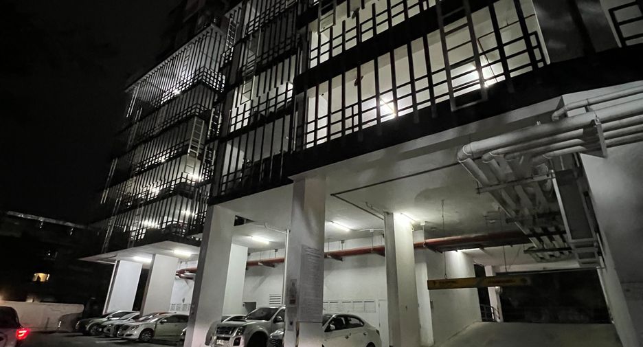 For sale 1 bed condo in Thon Buri, Bangkok