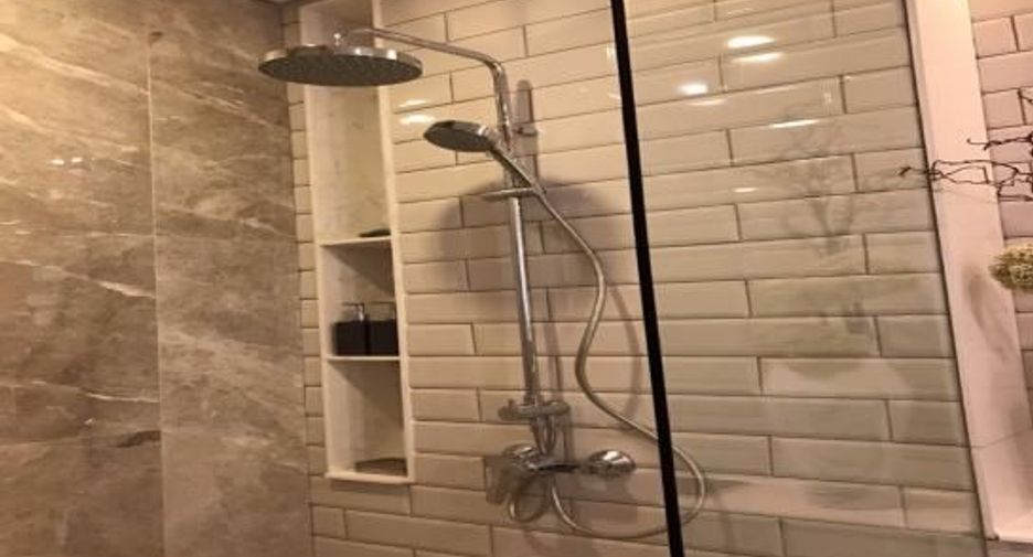 For sale 1 Beds condo in Khlong Toei, Bangkok