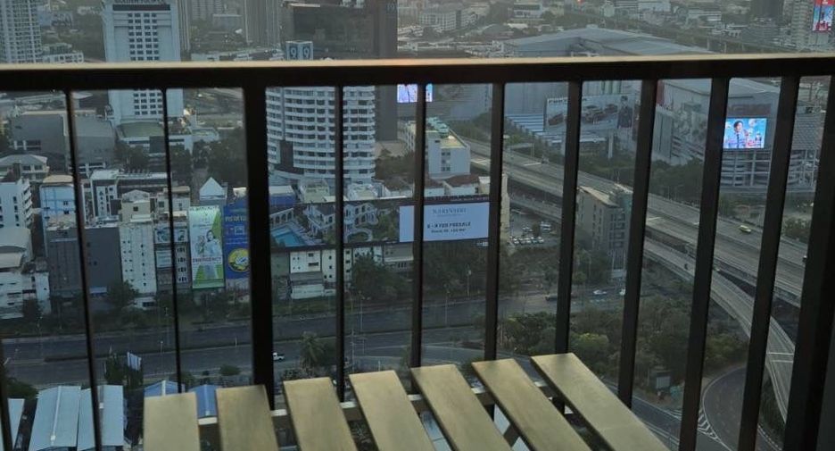 For sale 1 bed condo in Huai Khwang, Bangkok