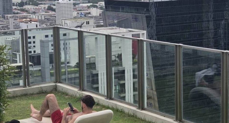For sale 1 bed condo in Huai Khwang, Bangkok