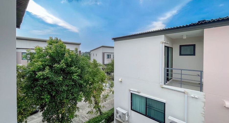 For sale 3 bedrooms townhouse in Chatuchak, Bangkok