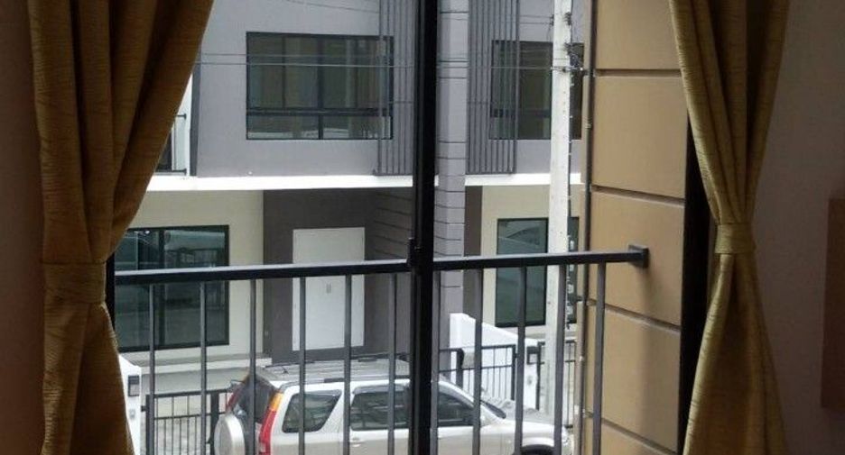 For sale and for rent 4 bedrooms townhouse in Mueang Samut Prakan, Samut Prakan