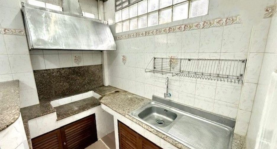 For rent and for sale 3 bedrooms townhouse in Bang Na, Bangkok