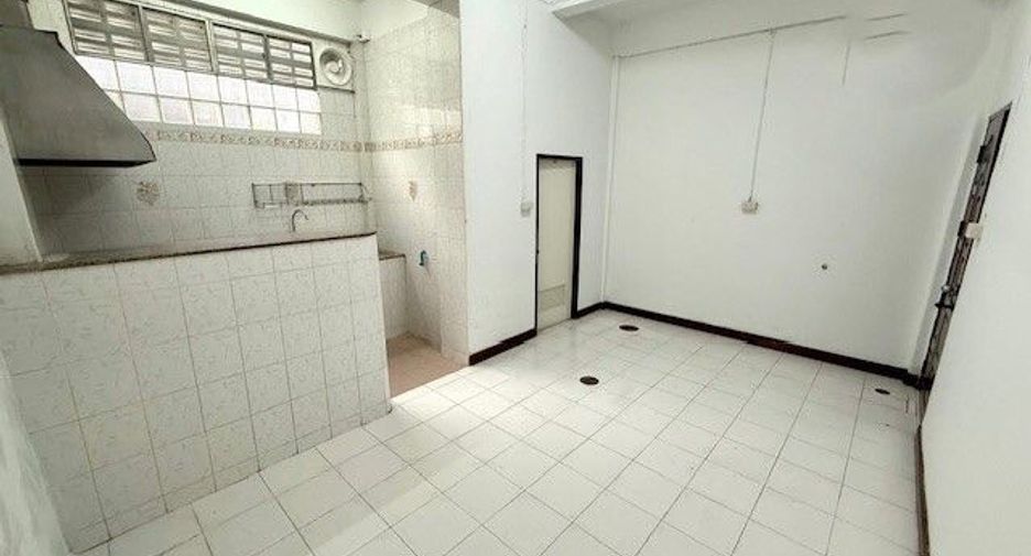 For rent and for sale 3 bedrooms townhouse in Bang Na, Bangkok
