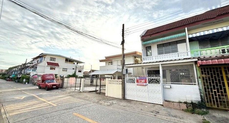 For rent and for sale 3 bedrooms townhouse in Bang Na, Bangkok