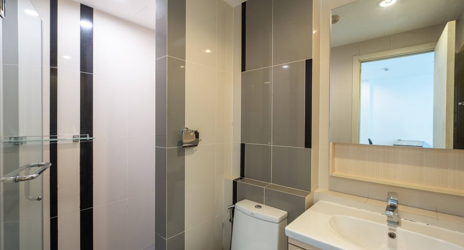 For sale 1 bed condo in Suan Luang, Bangkok