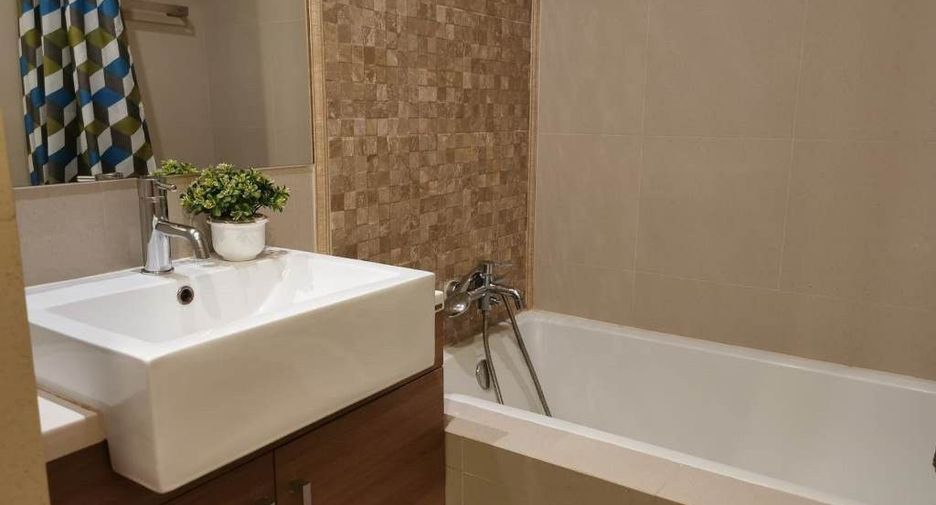 For sale 1 bed condo in Khlong Toei, Bangkok