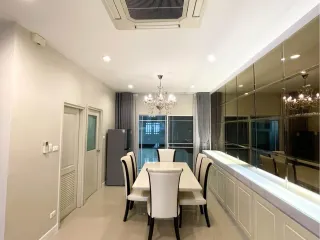 出售 和 出租 3 卧室 联排别墅 在 Phra Khanong, 曼谷