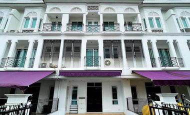 For sale そして for rent 3 ベッドルーム townhouse in Phra Khanong, Bangkok