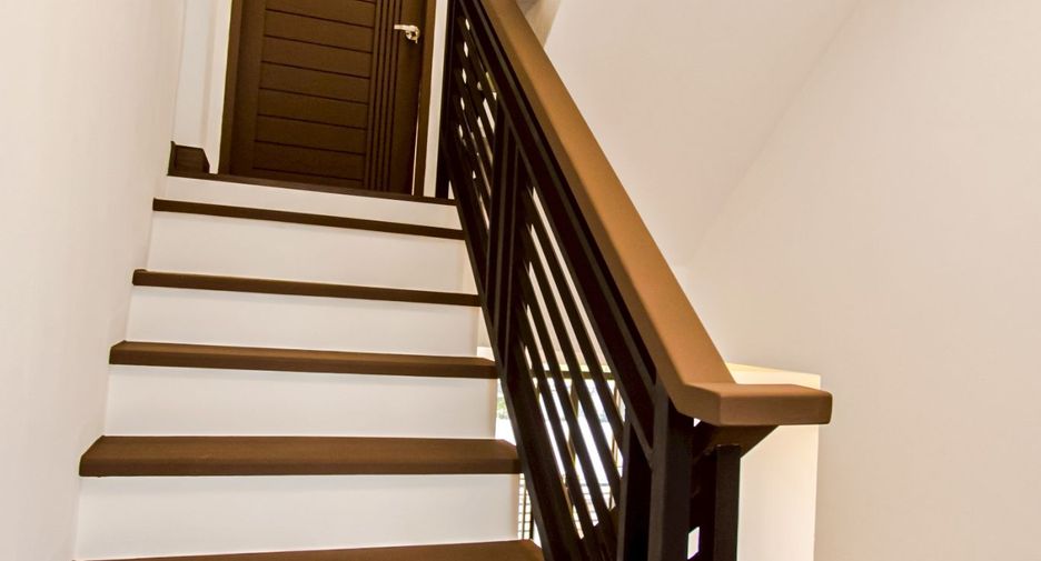 For sale 4 bedrooms house in Wang Thonglang, Bangkok