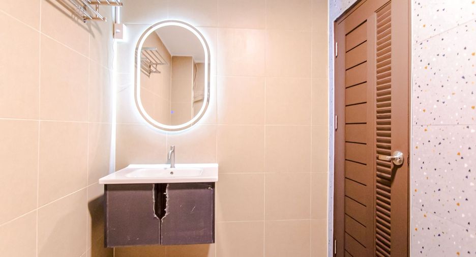 For sale 4 bedrooms house in Wang Thonglang, Bangkok