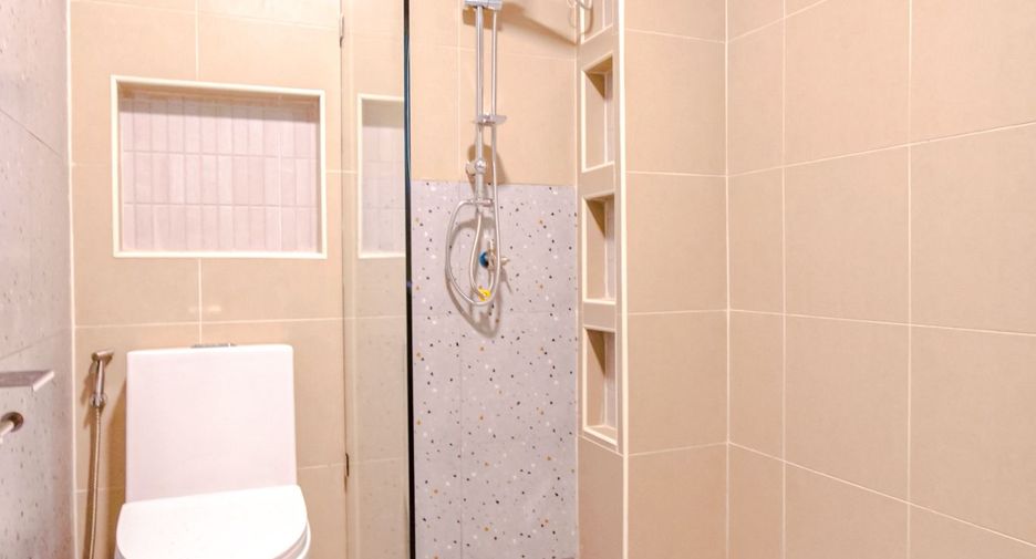 For sale 4 bedrooms house in Wang Thonglang, Bangkok