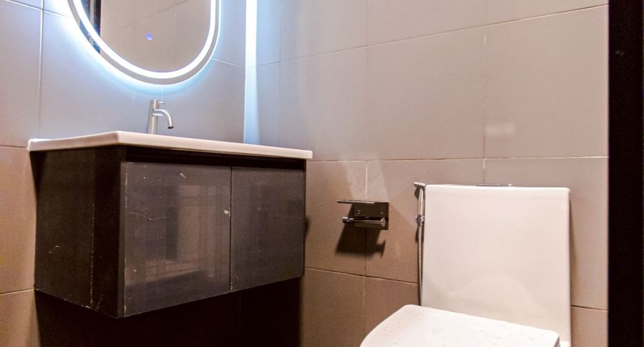 For sale 4 bedrooms house in Wang Thonglang, Bangkok