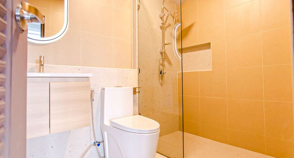 For sale 4 bedrooms house in Wang Thonglang, Bangkok
