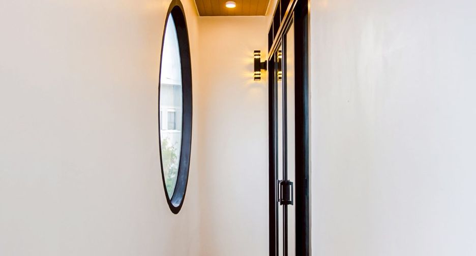 For sale 4 bedrooms house in Wang Thonglang, Bangkok