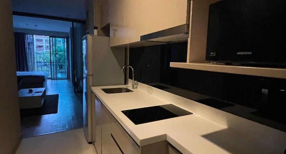 For sale 1 bed condo in Khlong Toei, Bangkok