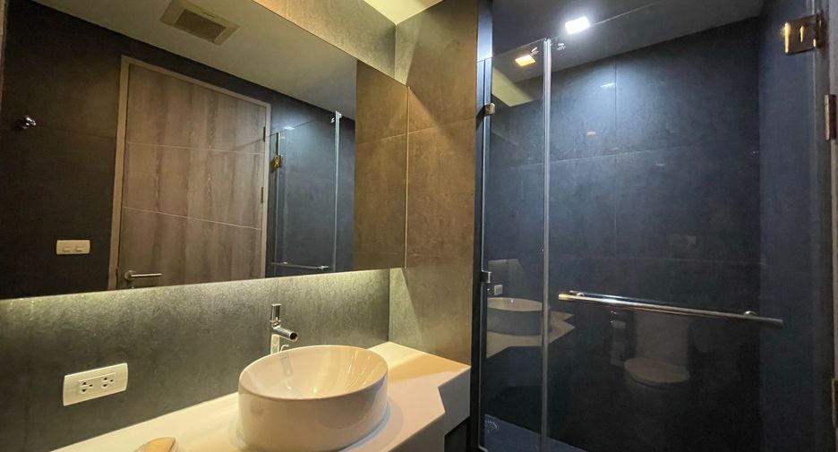 For sale 1 bed condo in Khlong Toei, Bangkok