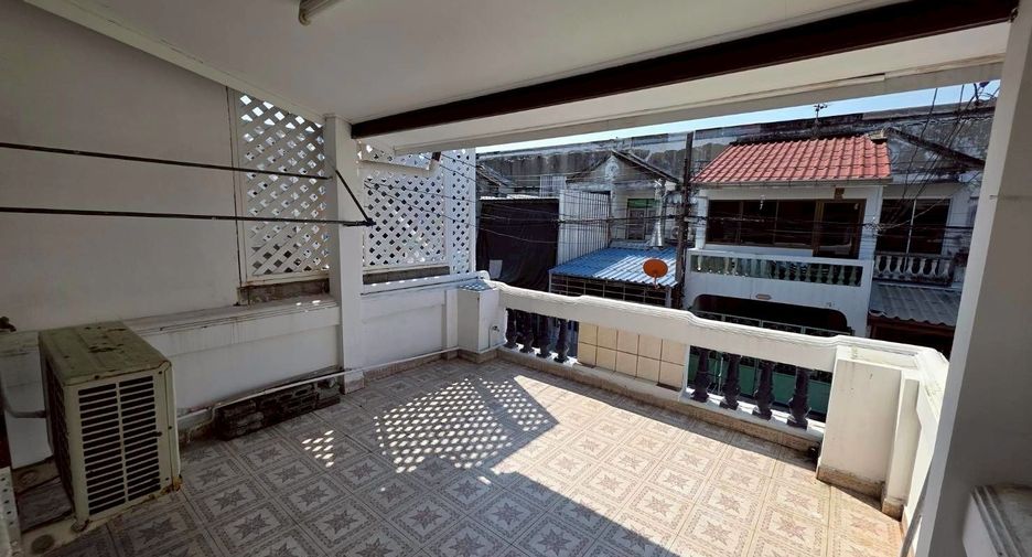 For sale 2 bedrooms townhouse in Phra Khanong, Bangkok