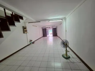 Casa adosada en venta de 2 habitaciones en Phra Khanong, Bangkok