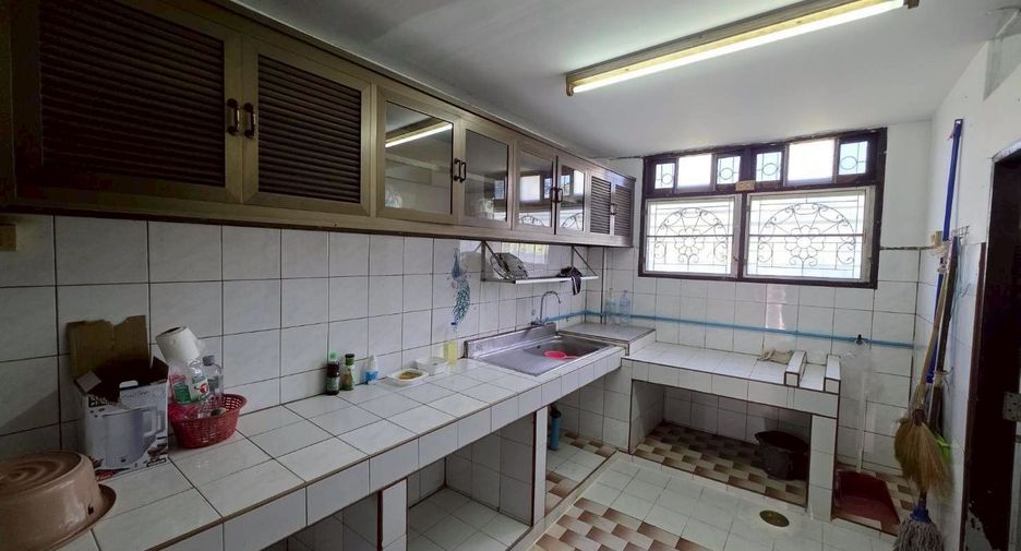 For sale 2 bedrooms townhouse in Phra Khanong, Bangkok