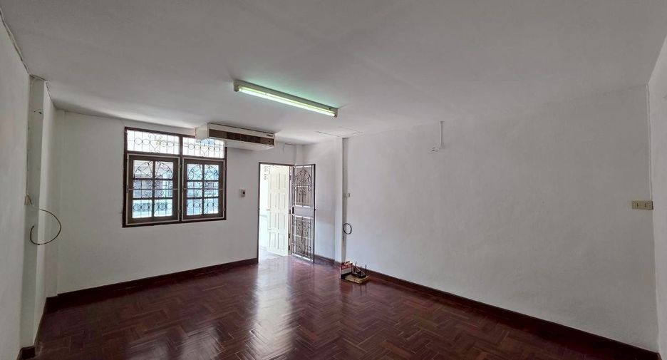 For sale 2 bedrooms townhouse in Phra Khanong, Bangkok