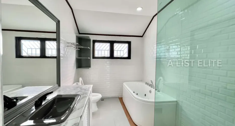 Haus zum Kauf mit 3 Zimmer in Klaeng, Rayong