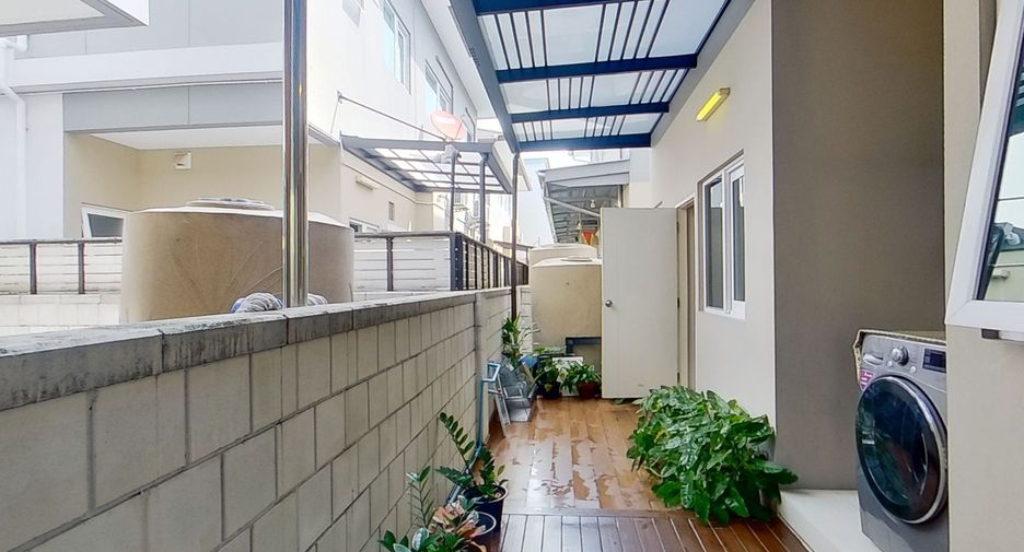 For sale 4 bedrooms house in Bang Na, Bangkok