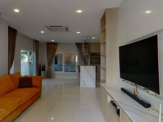 For sale 4 bedrooms house in Bang Na, Bangkok