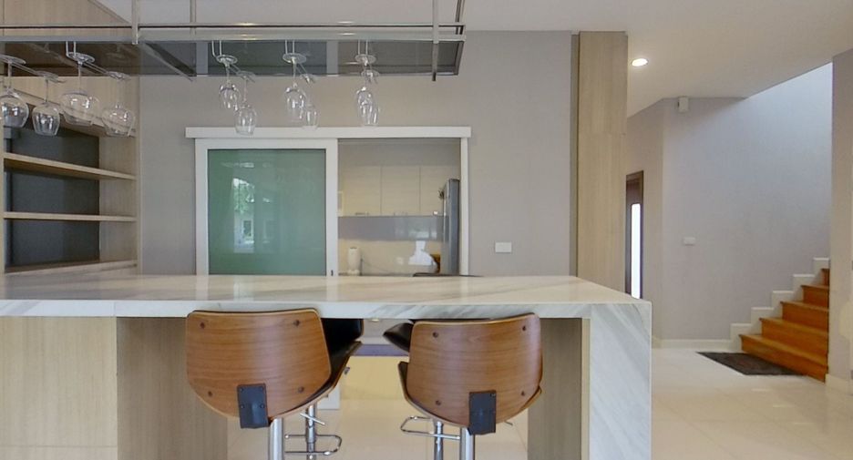 For sale 4 bedrooms house in Bang Na, Bangkok